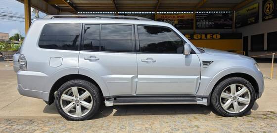 MITSUBISHI PAJERO FULL 3.2 HPE 4X4 16V TURBO INTERCOOLER DIESEL 4P AUTOMÁTICO MITSUBISHI PAJERO FULL 3.2 HPE 4X4 16V TURBO INTERCOOLER DIESEL 4P AUTOMÁTICO